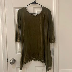 Sun and shadow 3/4 sleeve top with lace
